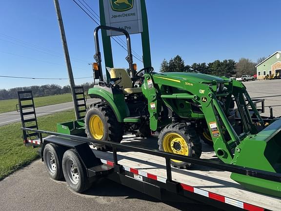 Image of John Deere 2032R equipment image 3