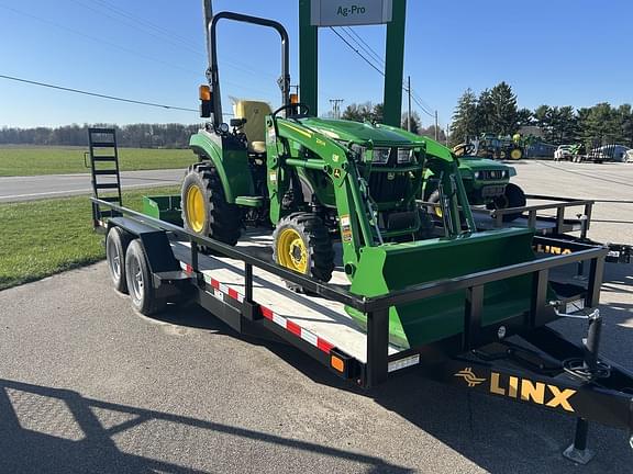 Image of John Deere 2032R equipment image 2