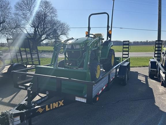 Image of John Deere 2032R equipment image 1