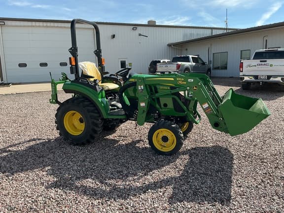 Image of John Deere 2038R equipment image 4