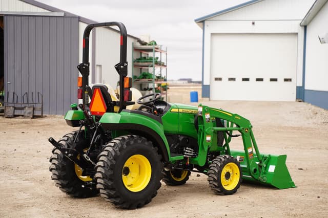Image of John Deere 2038R equipment image 4