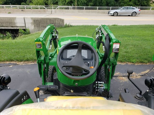 Image of John Deere 2038R equipment image 3