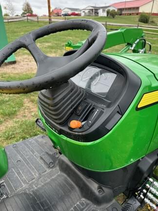 Image of John Deere 2038R equipment image 3