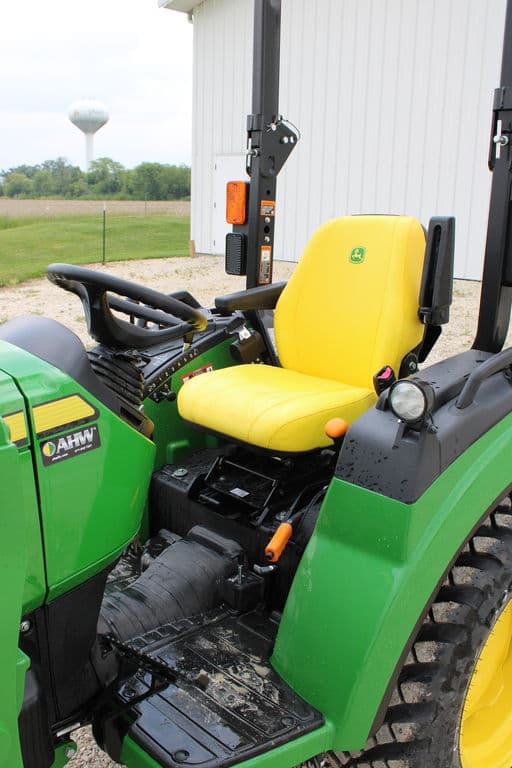 Image of John Deere 2038R equipment image 4