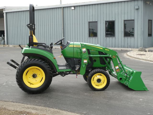 Image of John Deere 2038R equipment image 4