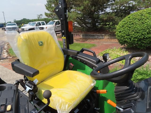 Image of John Deere 2038R equipment image 4