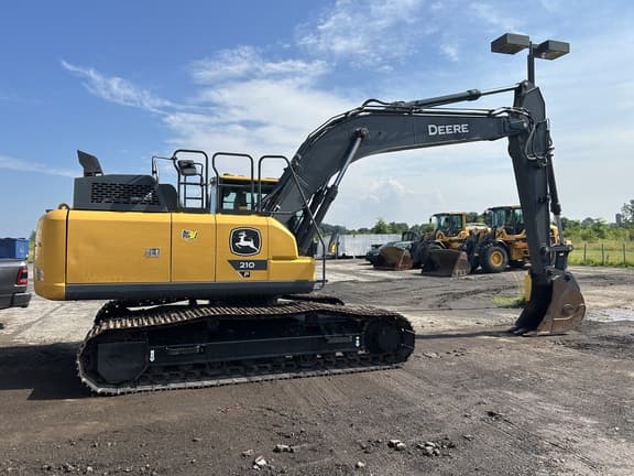 Image of John Deere 210P equipment image 2