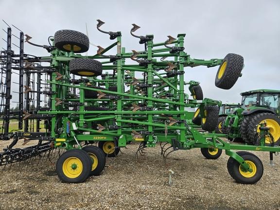 Image of John Deere 2230FH equipment image 3