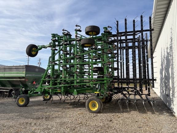 Image of John Deere 2230FH equipment image 4