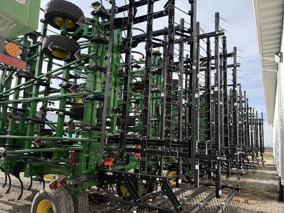 Image of John Deere 2230FH equipment image 3