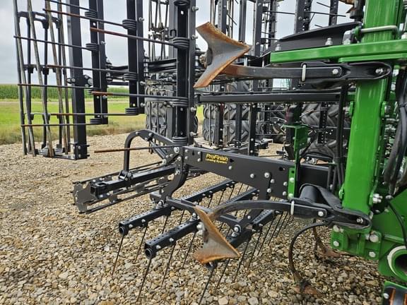 Image of John Deere 2230FH equipment image 4