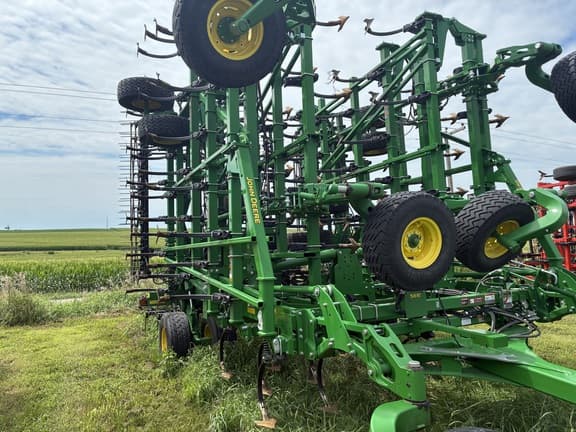 Image of John Deere 2230FH equipment image 4