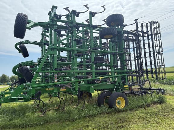 Image of John Deere 2230FH equipment image 2