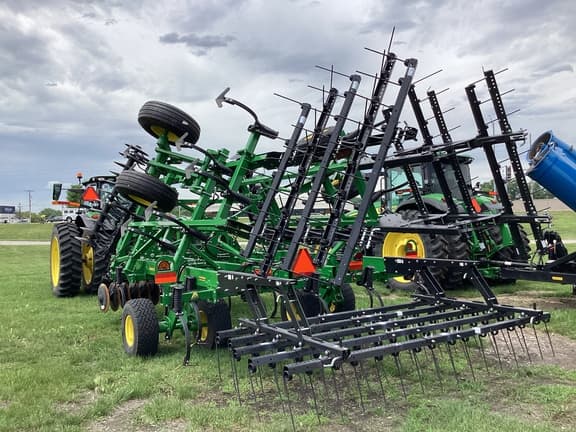 Image of John Deere 2330 equipment image 3