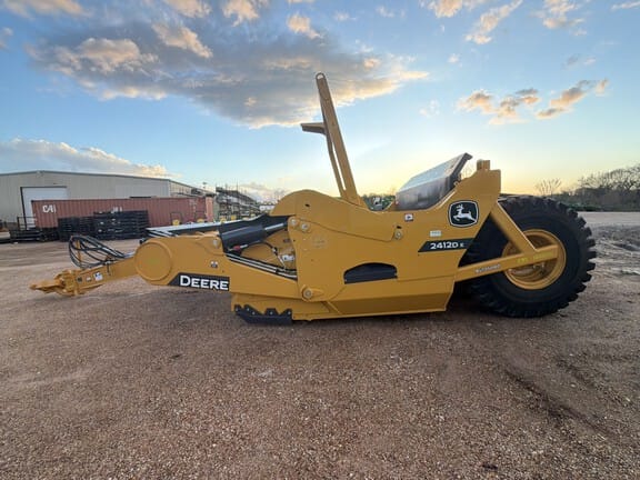 2025 John Deere 2412DE Equipment Image0