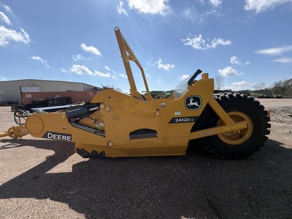 Image of John Deere 2412DE equipment image 4