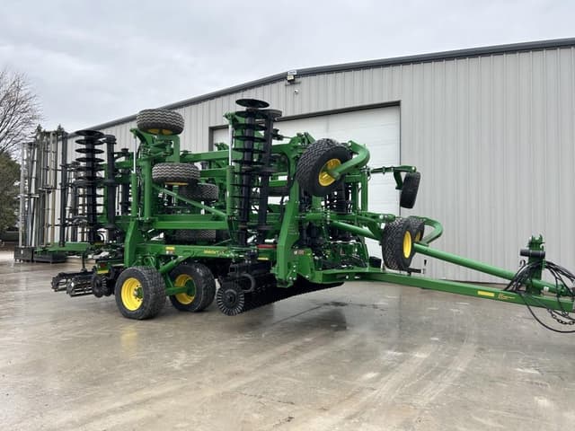 Image of John Deere 2660VT equipment image 1