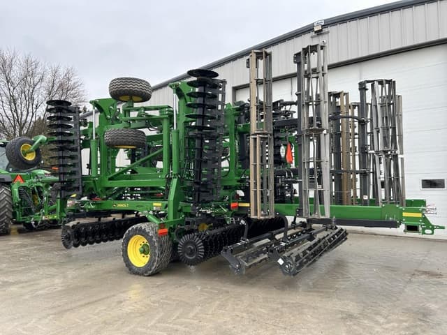 Image of John Deere 2660VT equipment image 4