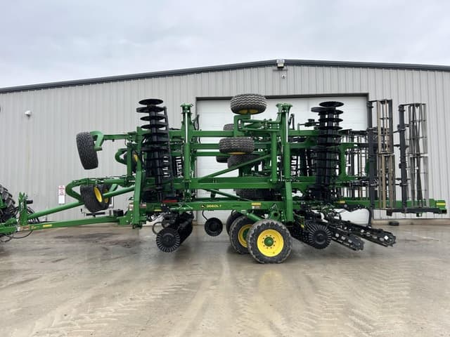 Image of John Deere 2660VT equipment image 2