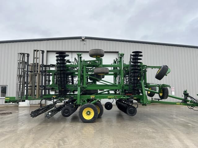 Image of John Deere 2660VT equipment image 3