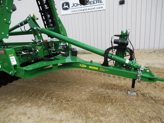 Image of John Deere 2660VT equipment image 4