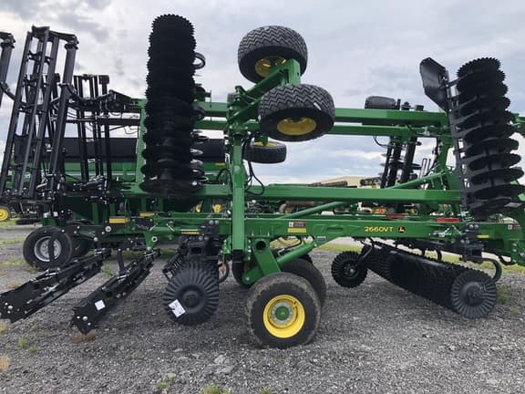 Image of John Deere 2660VT equipment image 4