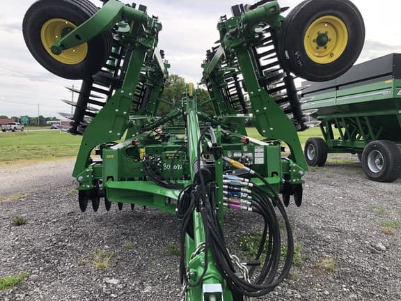 Image of John Deere 2660VT equipment image 1