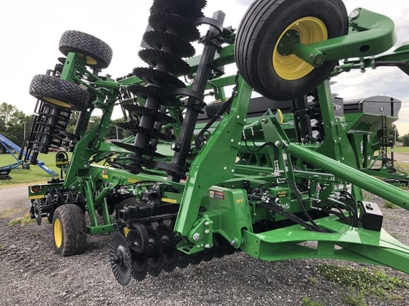 2025 John Deere 2660VT Equipment Image0