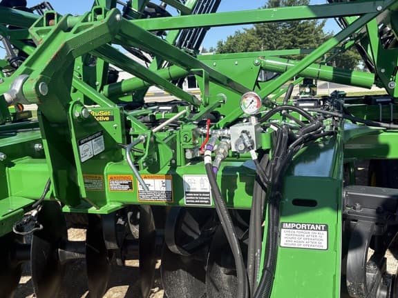Image of John Deere 2720 equipment image 2