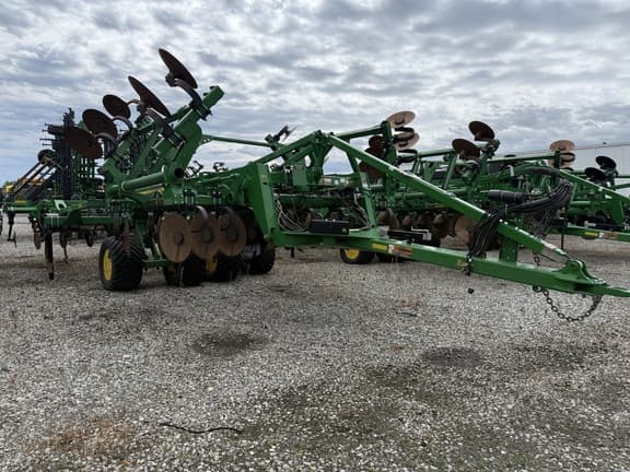 Image of John Deere 2730 equipment image 1