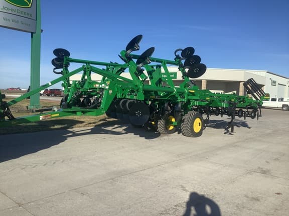 Image of John Deere 2730 equipment image 2