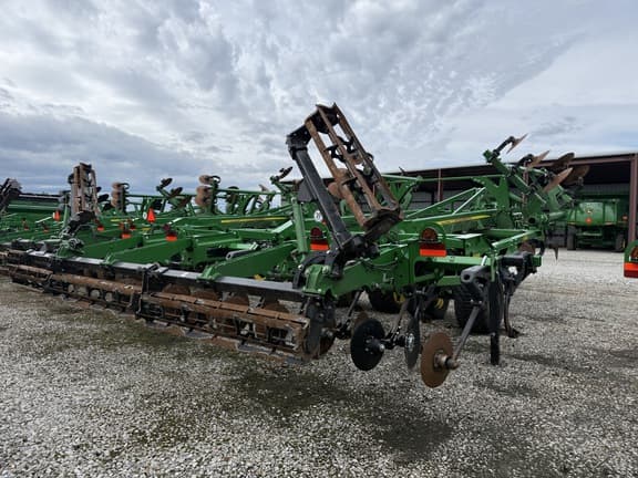 Image of John Deere 2730 equipment image 3