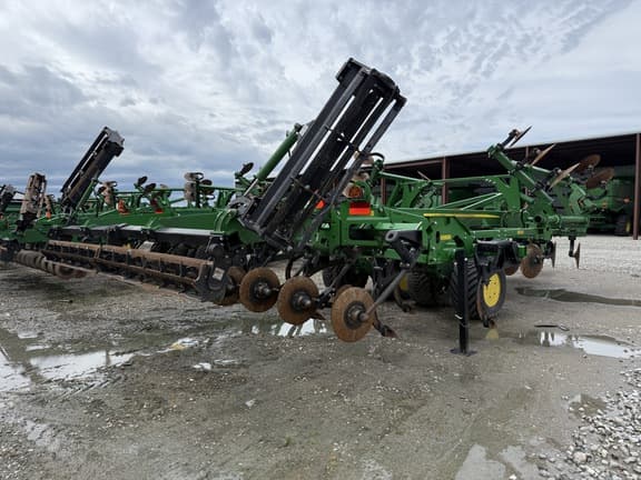 Image of John Deere 2730 equipment image 3