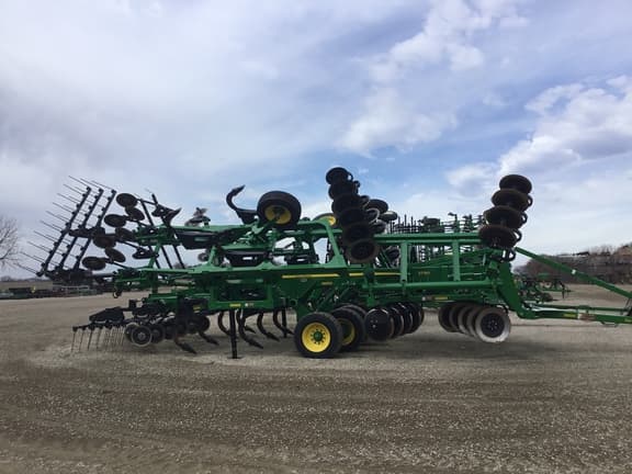 Image of John Deere 2730 equipment image 2