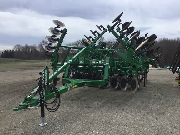 Image of John Deere 2730 equipment image 1