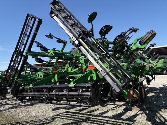 Image of John Deere 2730 equipment image 2