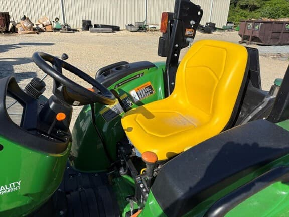 Image of John Deere 3025D equipment image 4