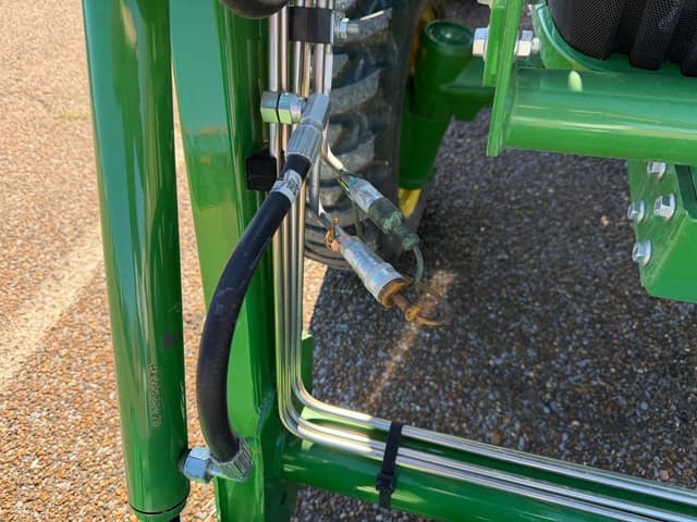 Image of John Deere 3025D equipment image 2