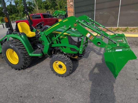 Image of John Deere 3025E equipment image 3