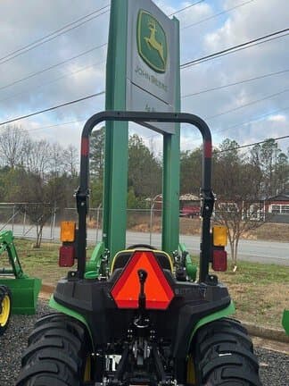 Image of John Deere 3025E equipment image 3