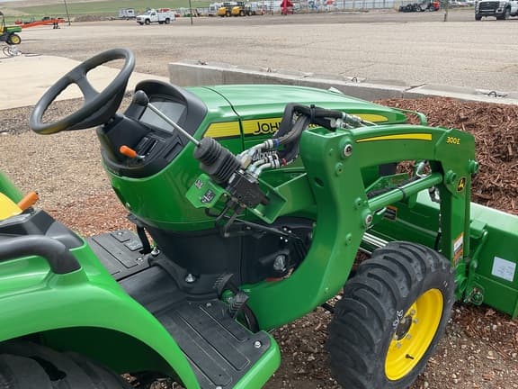 Image of John Deere 3025E equipment image 4