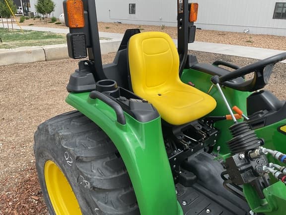 Image of John Deere 3025E equipment image 3