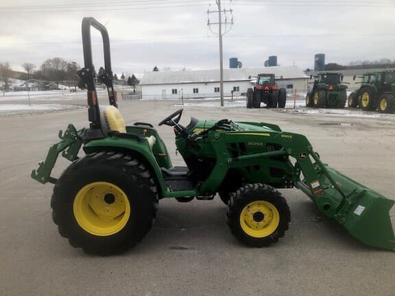 Image of John Deere 3025E equipment image 3