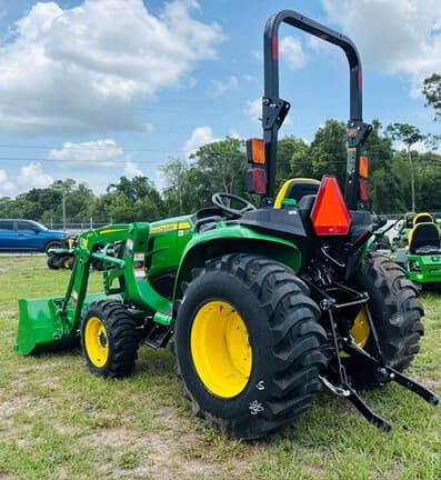 Image of John Deere 3025E equipment image 2