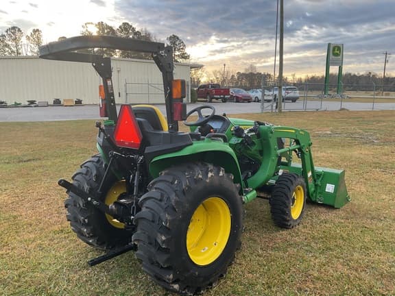 Image of John Deere 3025E equipment image 4