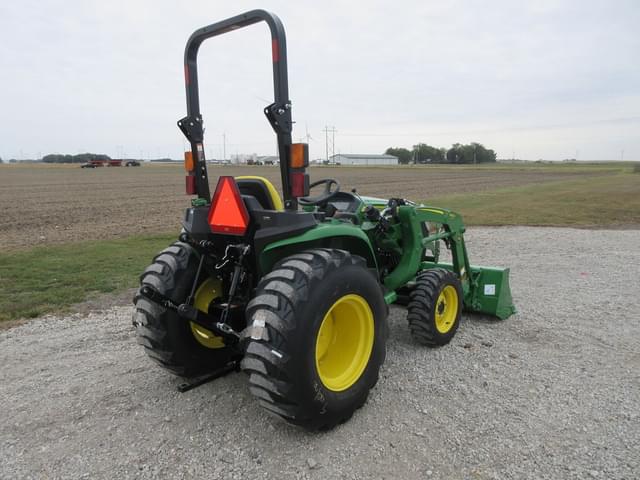 Image of John Deere 3025E equipment image 3
