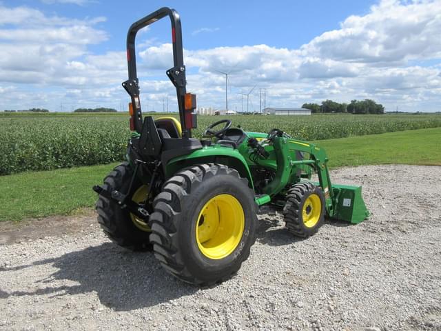Image of John Deere 3025E equipment image 4