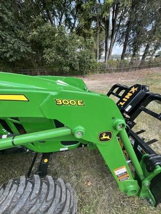 Image of John Deere 3025E equipment image 3