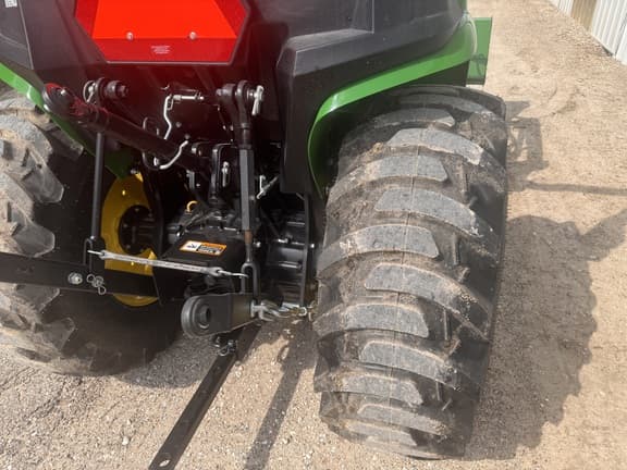 Image of John Deere 3025E equipment image 4