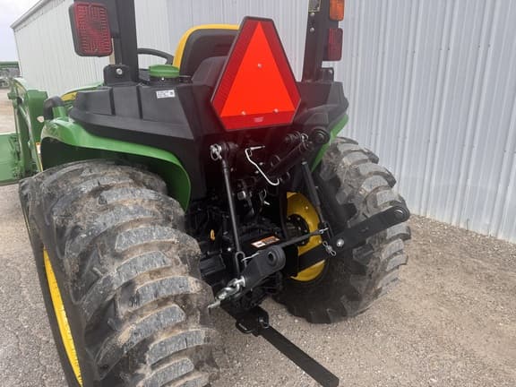 Image of John Deere 3025E equipment image 3